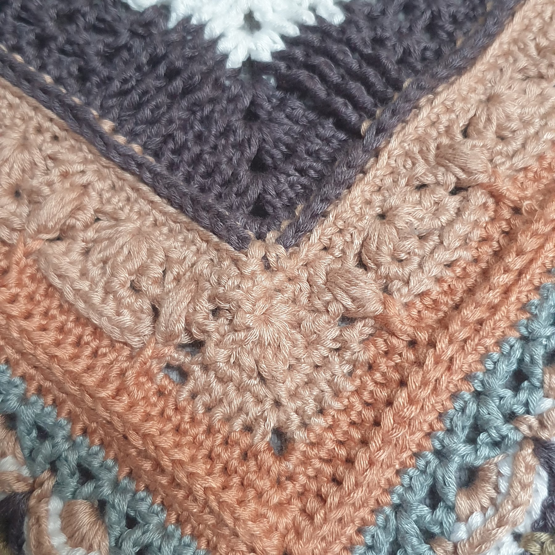 Beautiful Bamboo Blanket in beige/grey