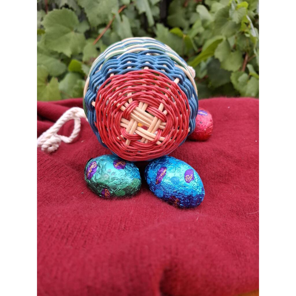 EASTER BASKET HANGING GARLIC CHILD