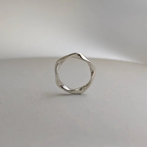 twisted ring highly polished