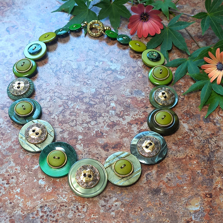 Button necklace - Green and Gold