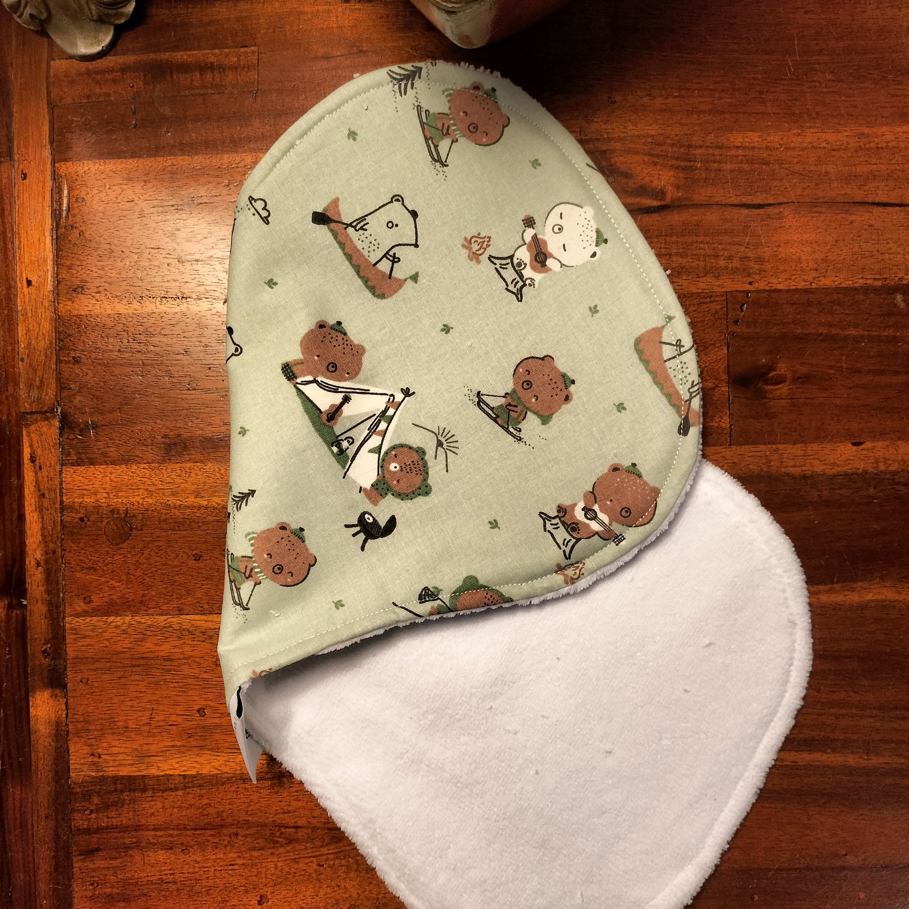 ADVENTURE BEARS BURP CLOTH WHITE TOWELLING