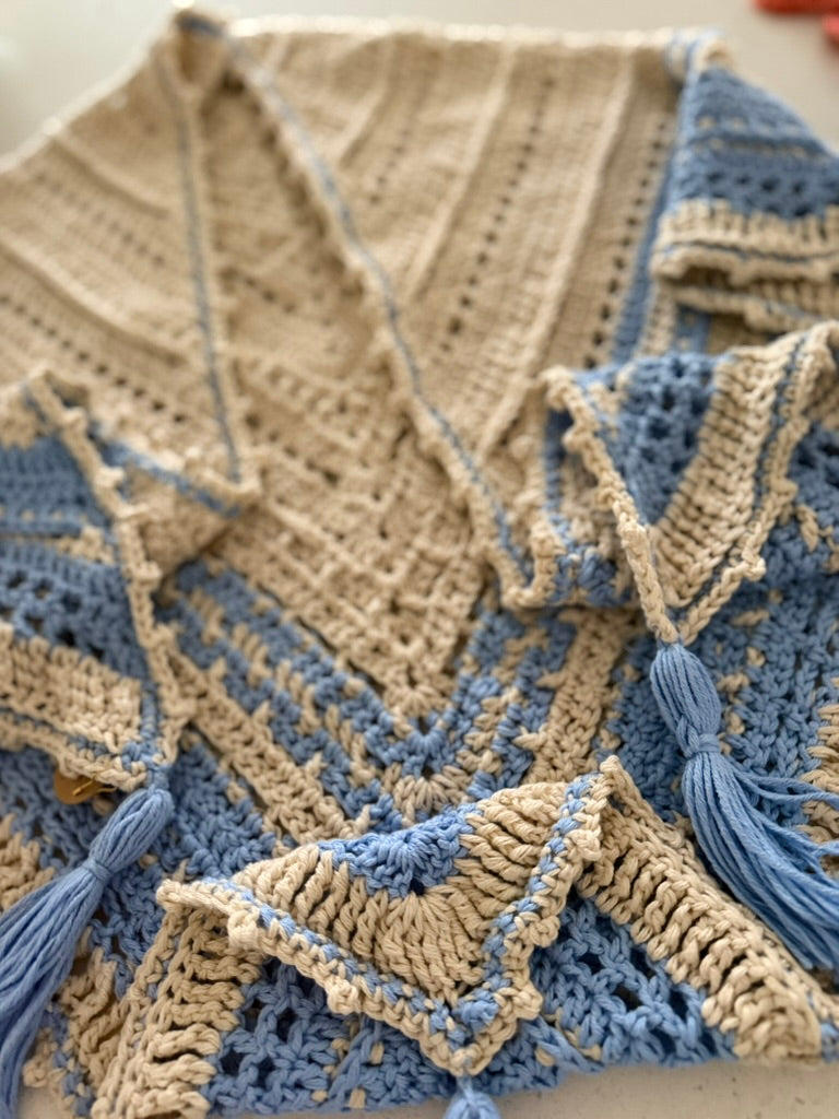 #082 Ladies wrap around shawl