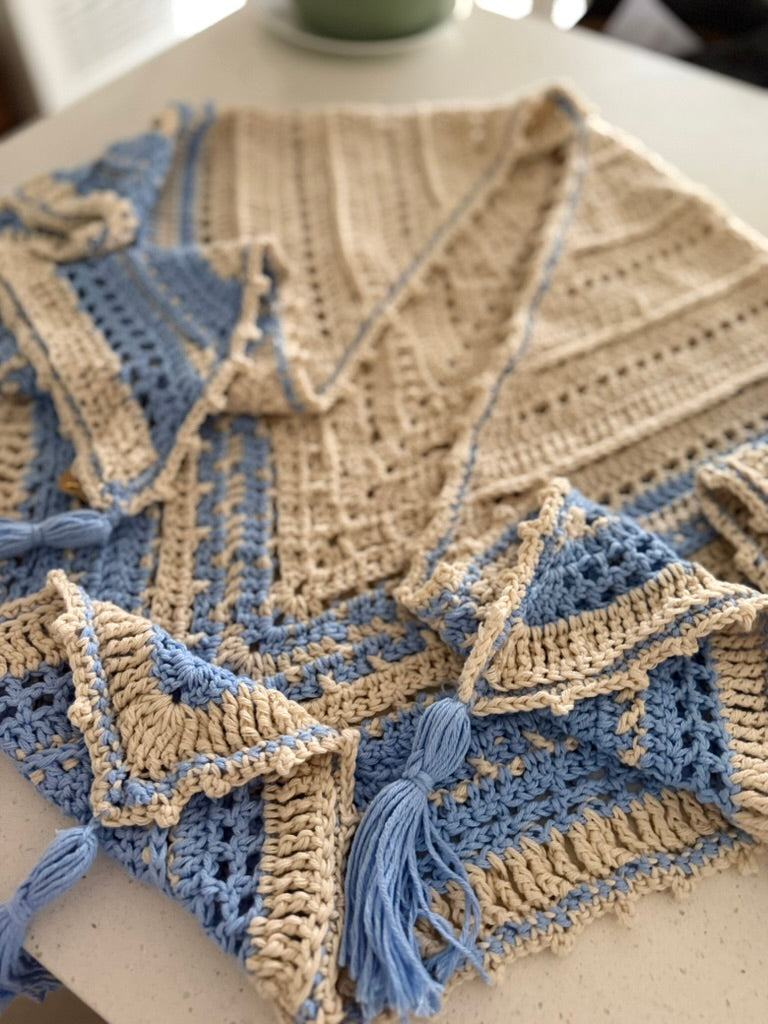 #082 Ladies wrap around shawl