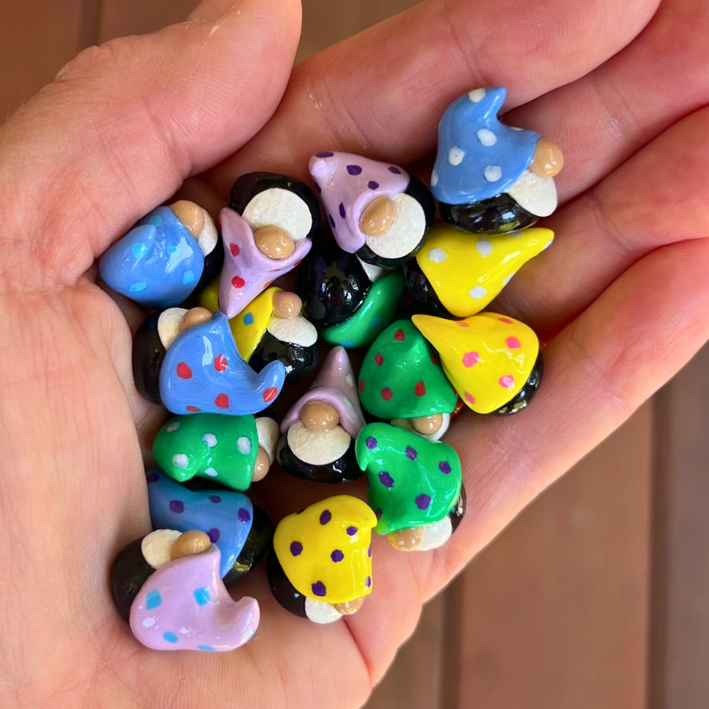 Sweet mini gnomes (set of 16)