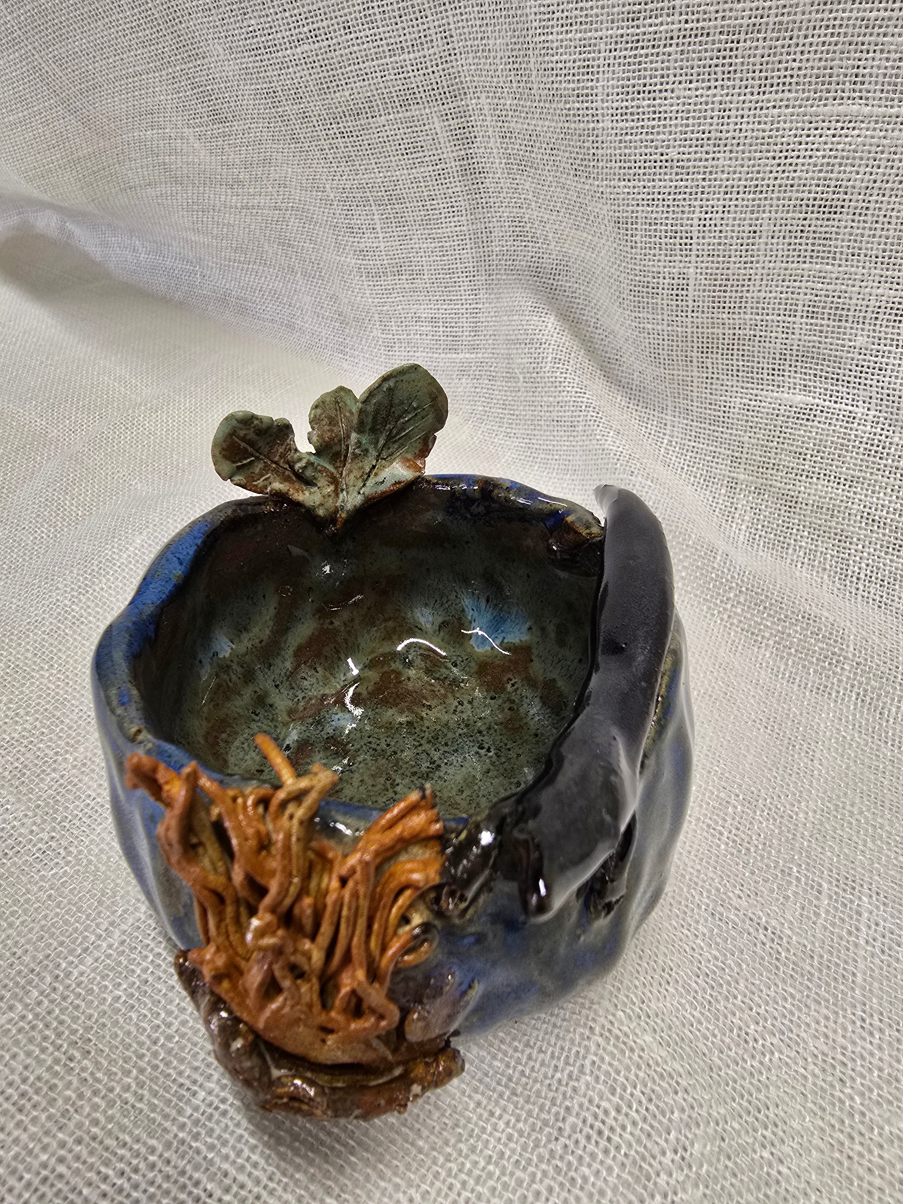 Lizard on rock trinket dish
