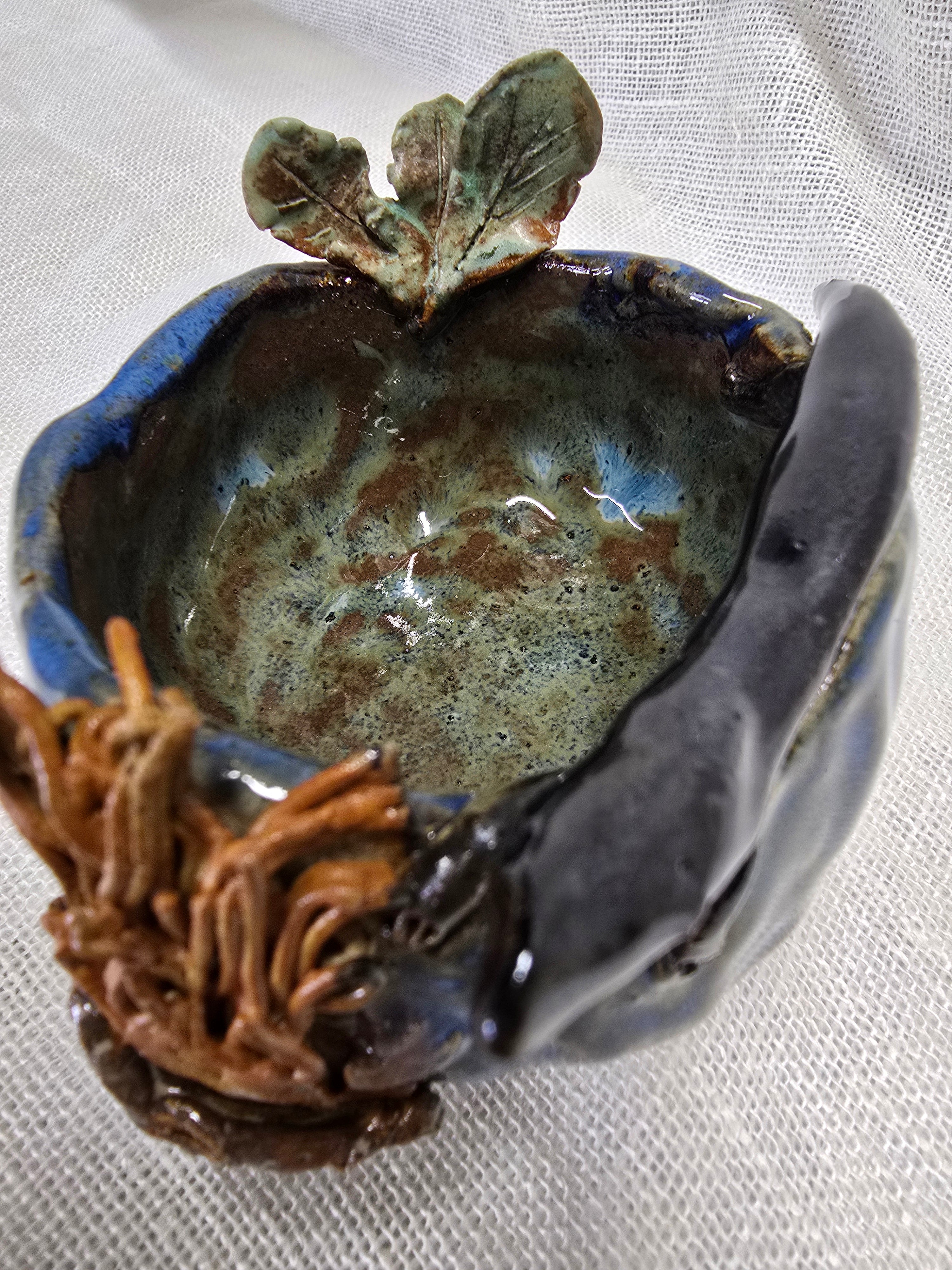 Lizard on rock trinket dish