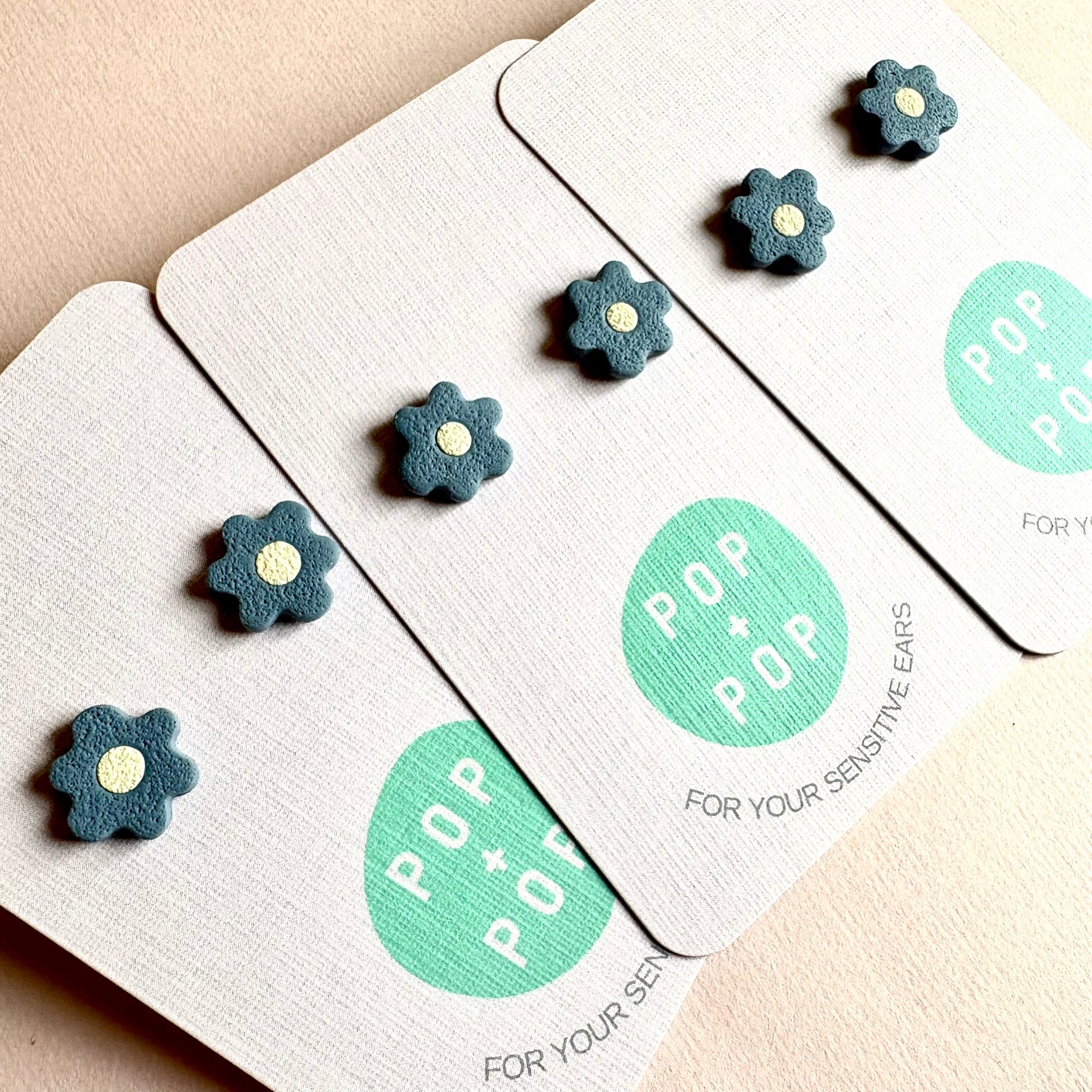 Earrings Flower Studs denim blue - white 11mm