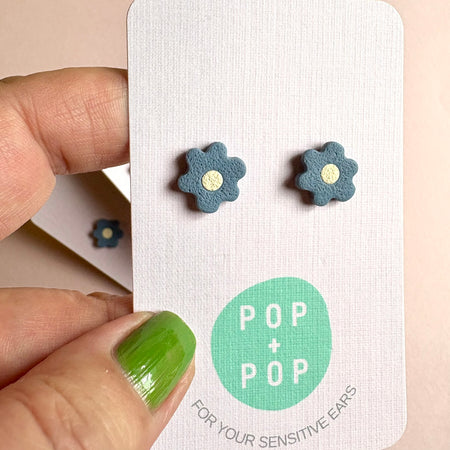 Earrings Flower Studs denim blue - white 11mm