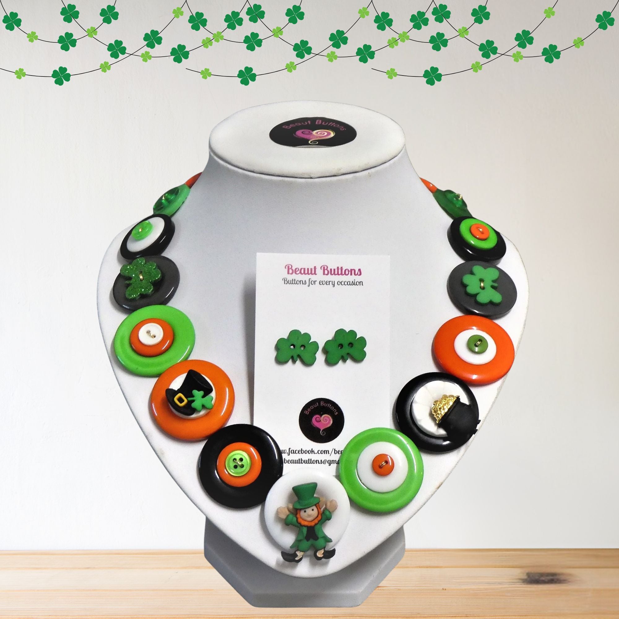 Button necklace - Irish Eyes