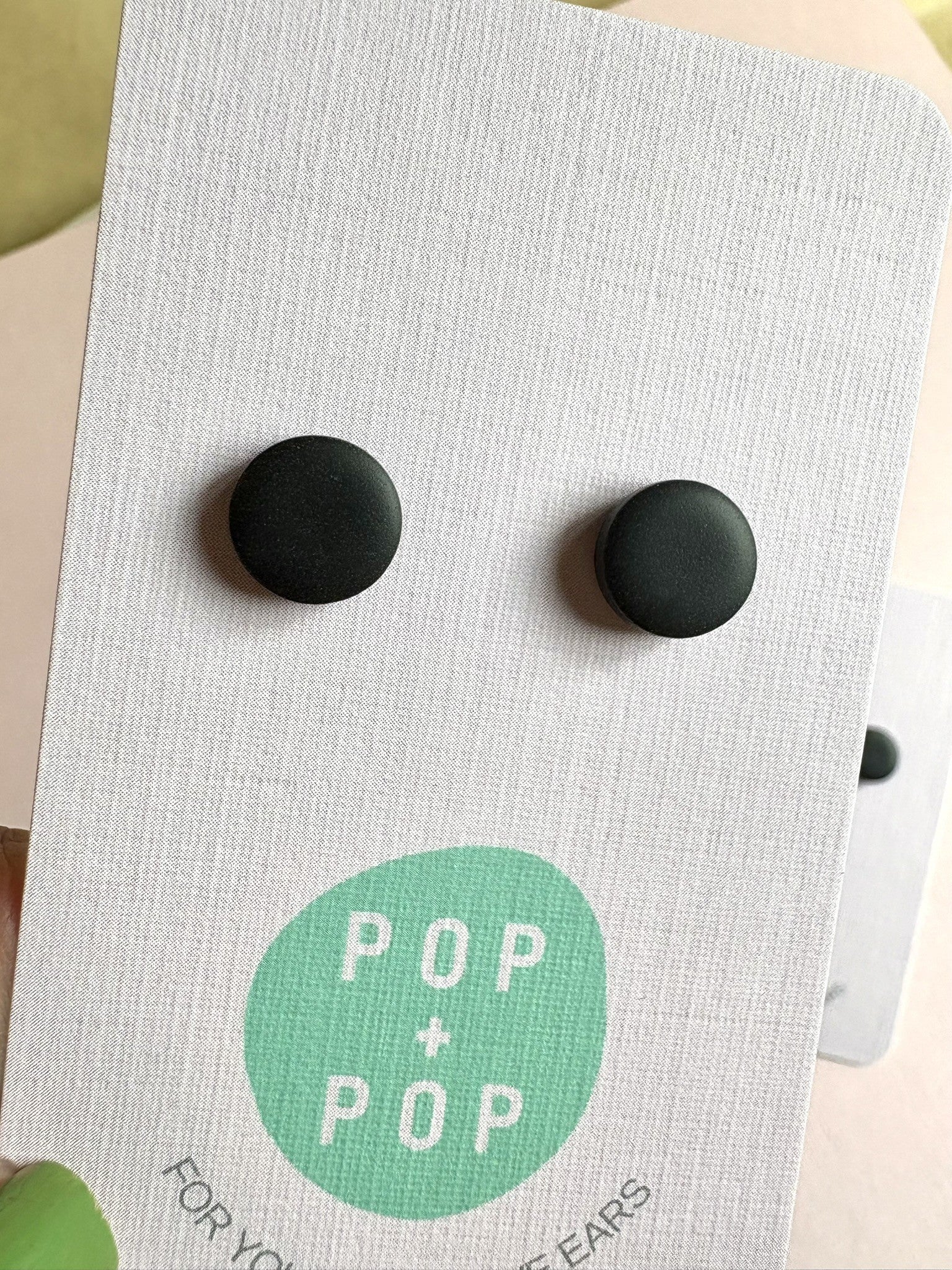 Earrings Studs round black 10mm