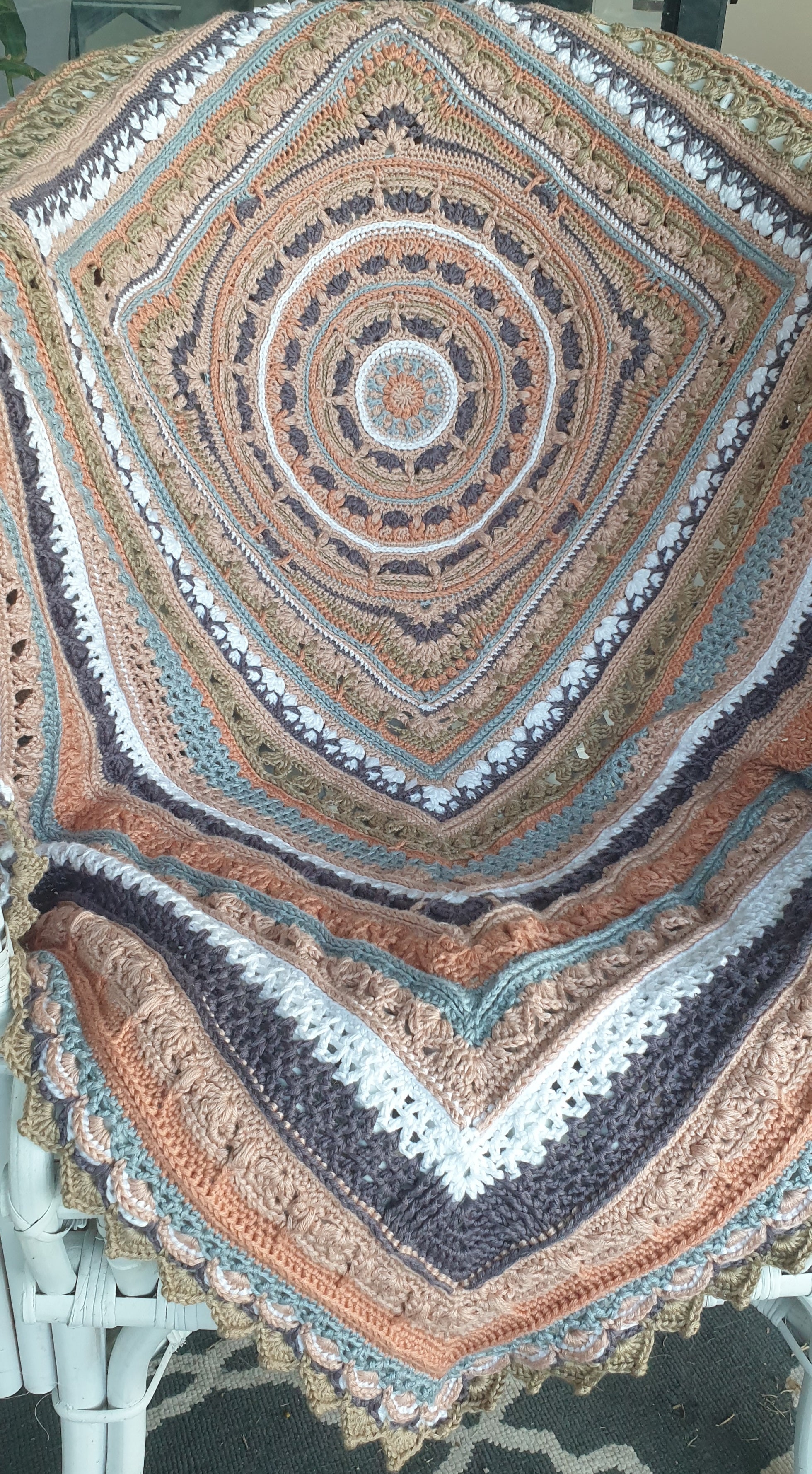 Beautiful Bamboo Blanket in beige/grey