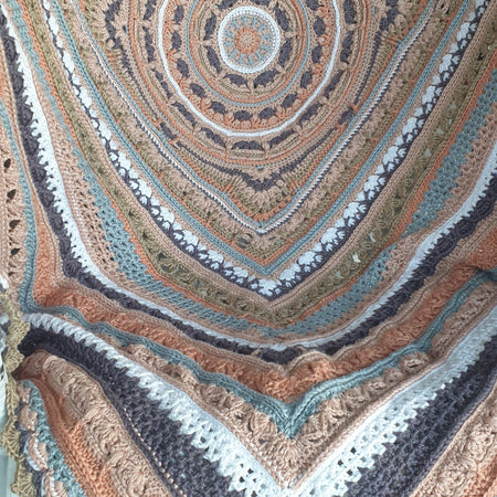 Beautiful Bamboo Blanket in beige/grey