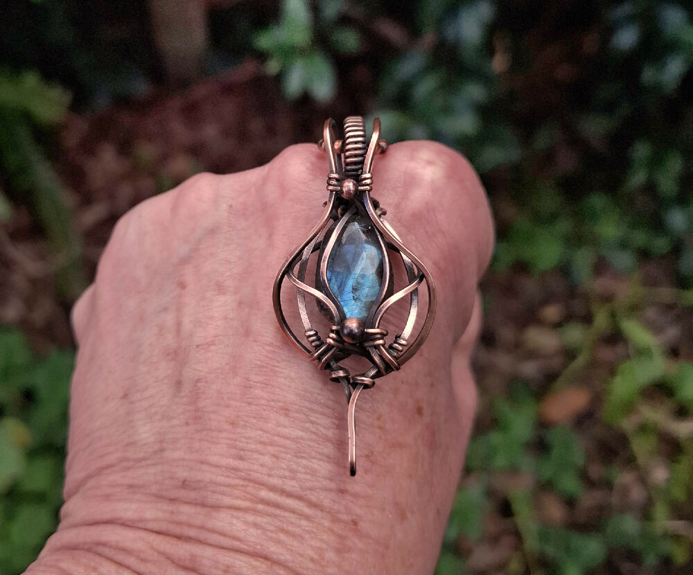 Blue Faceted Labradorite Doublet in Copper with chain