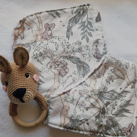 Handmade - Australiana - Kangaroo - 3-piece Baby Shower set - BB40/2