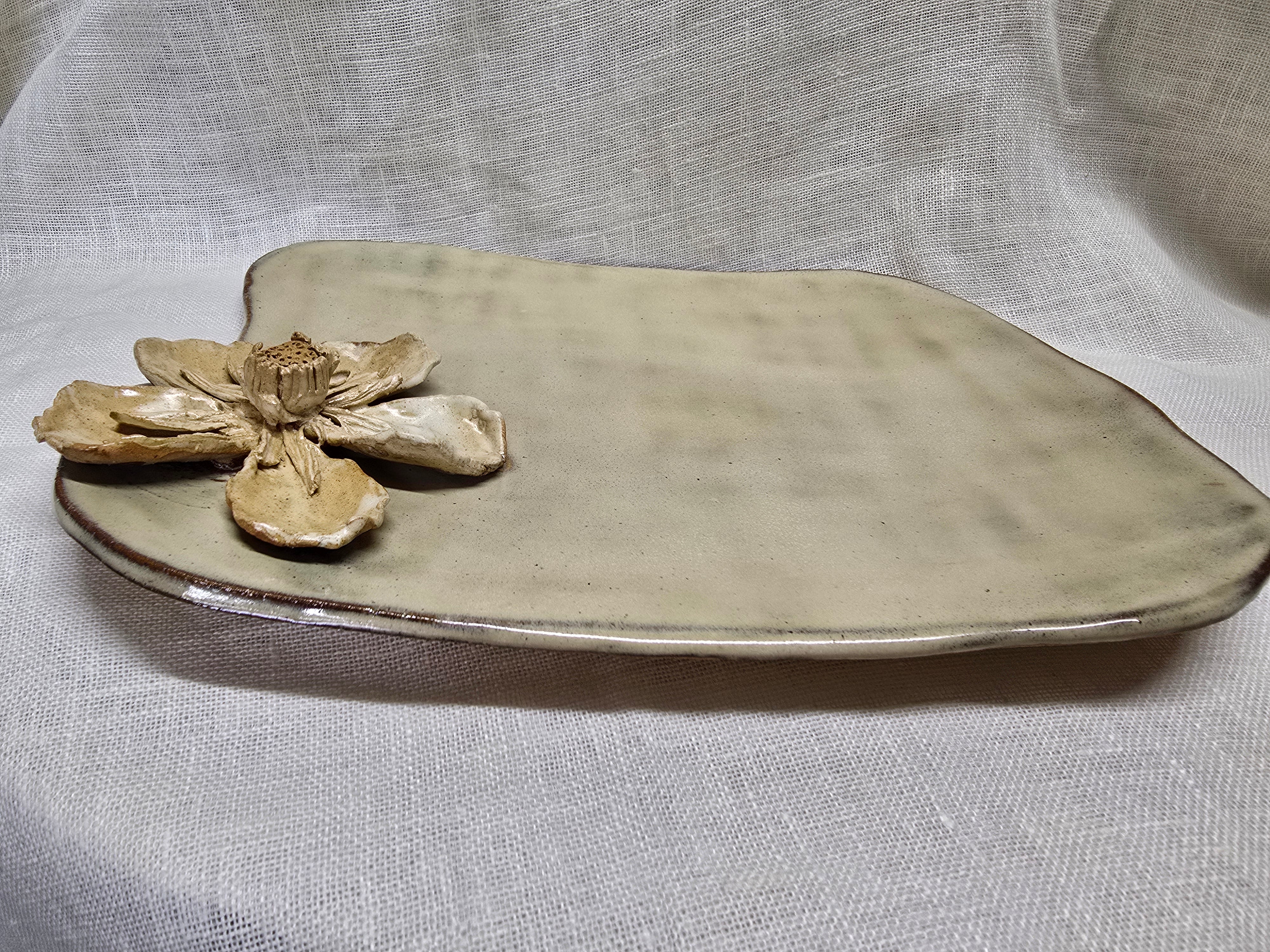Large platter with flower