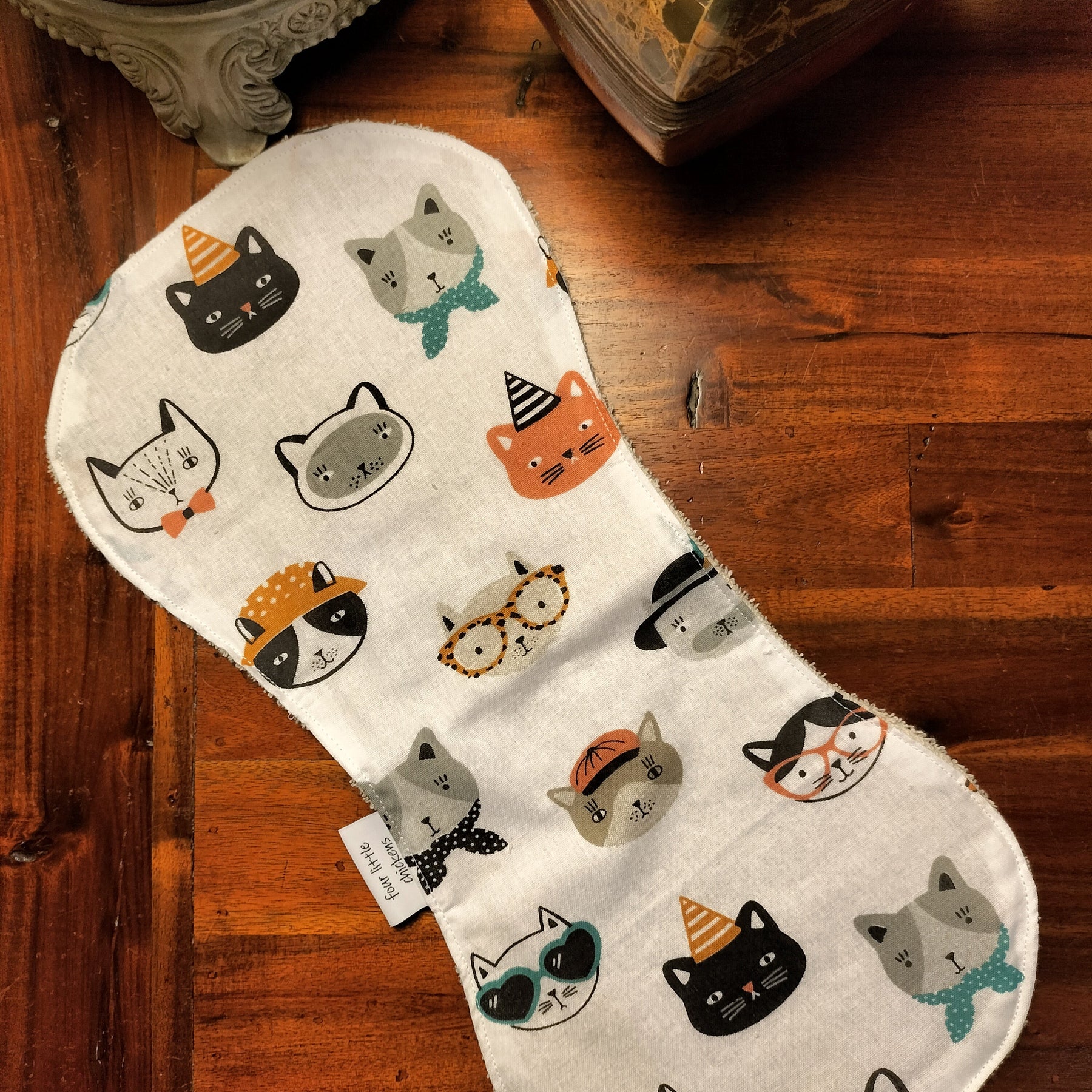 GROOVY CATS BURP CLOTH WITH STONE TOWELLING
