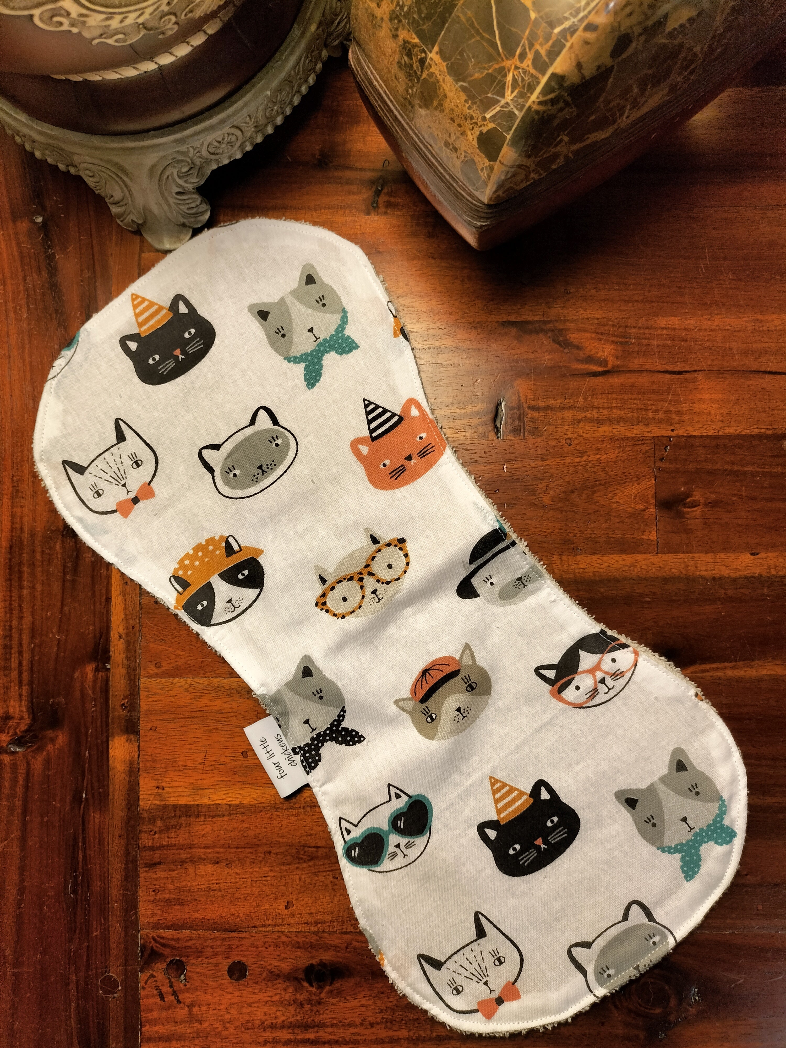 GROOVY CATS BURP CLOTH WITH STONE TOWELLING