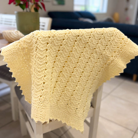#048 Feather and Dew Drops Baby Blanket