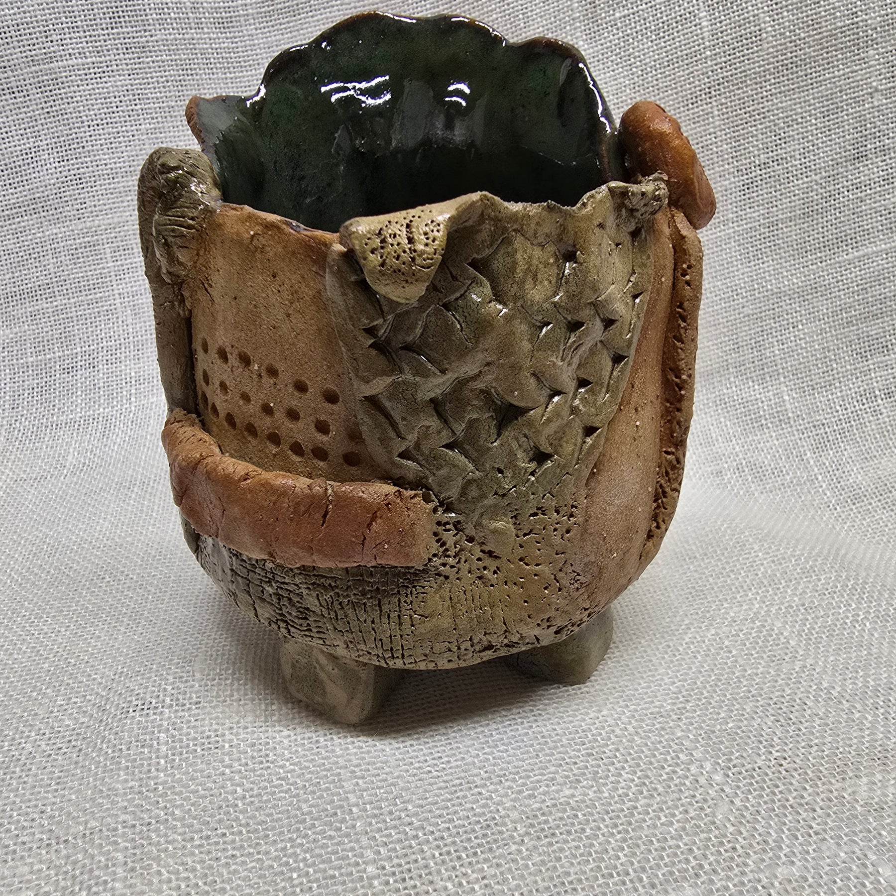 The Witch's cauldron condiment dish