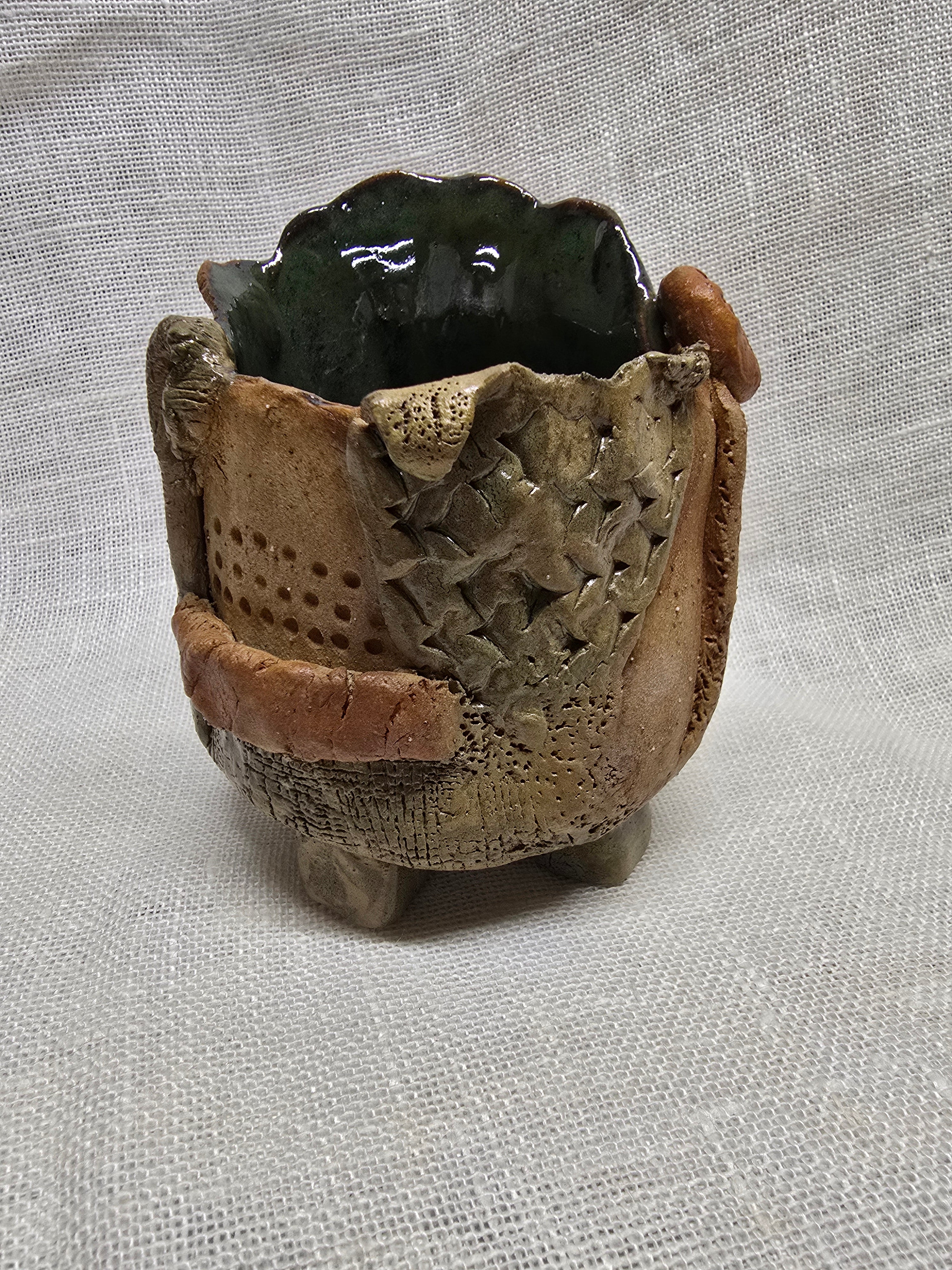 The Witch's cauldron condiment dish