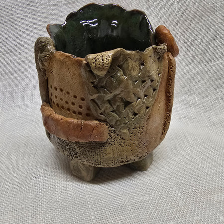 The Witch's cauldron condiment dish