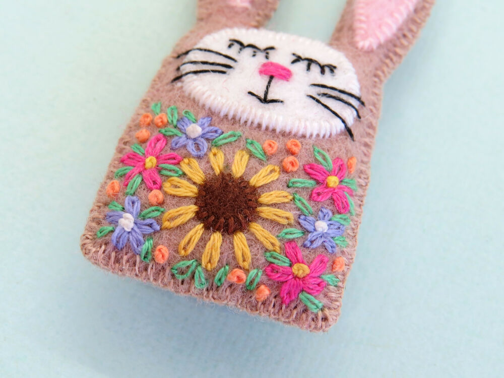 Rabbit Brooch _ Bunny Pin _ 4a