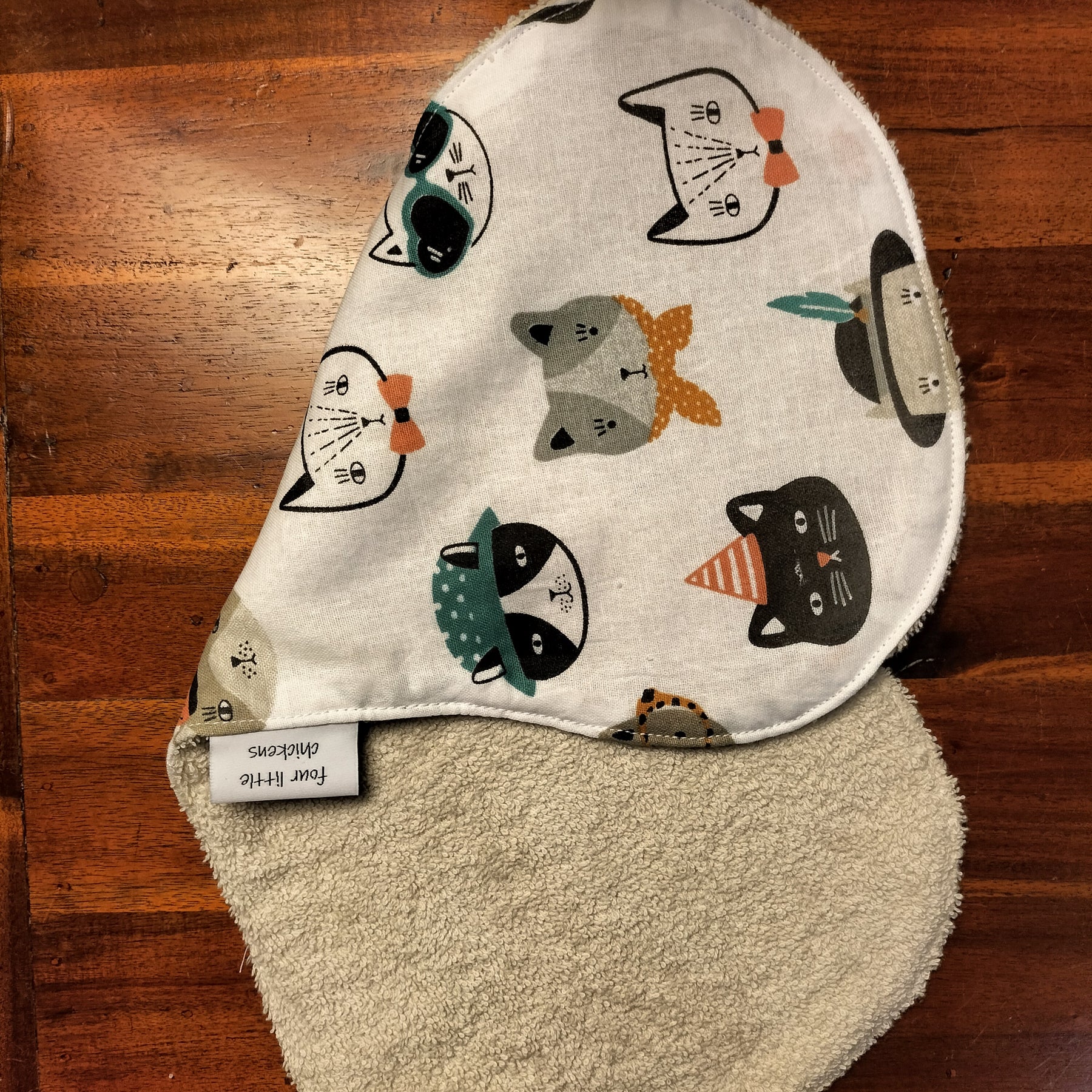 GROOVY CATS BURP CLOTH WITH STONE TOWELLING