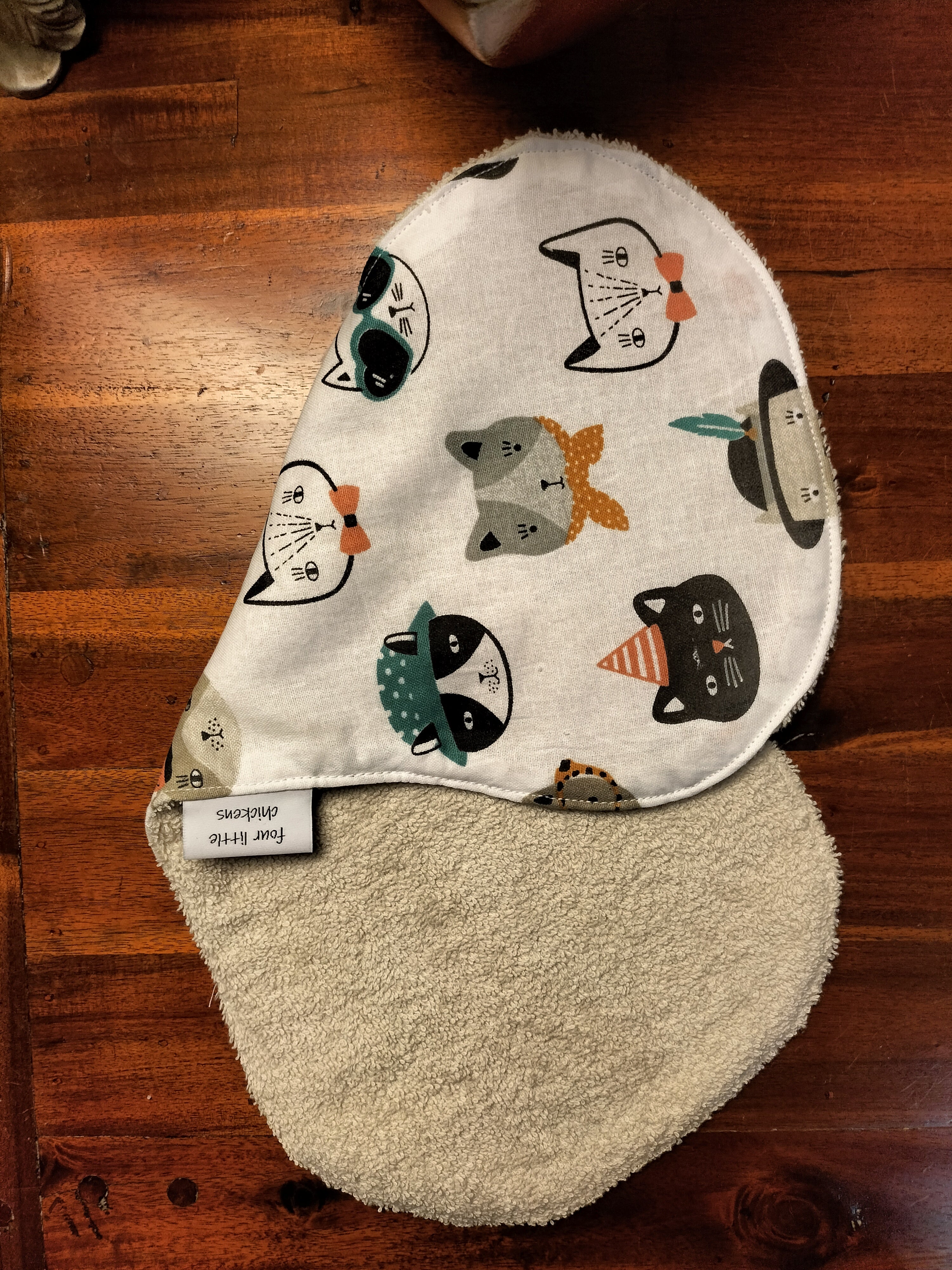 GROOVY CATS BURP CLOTH WITH STONE TOWELLING