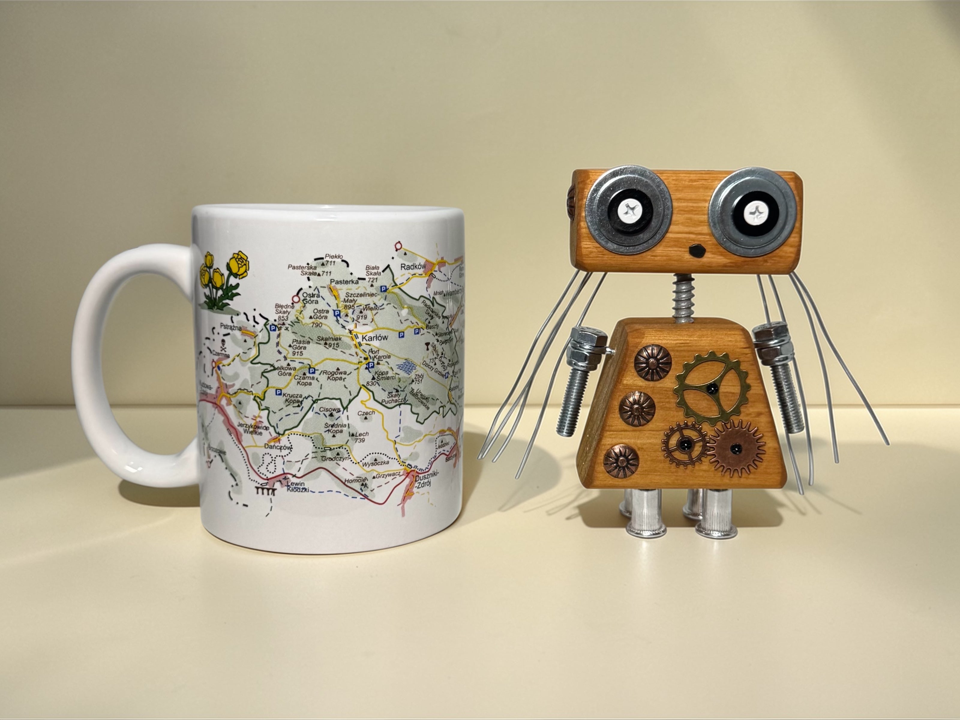 Alicia - Wooden Steampunk Robot