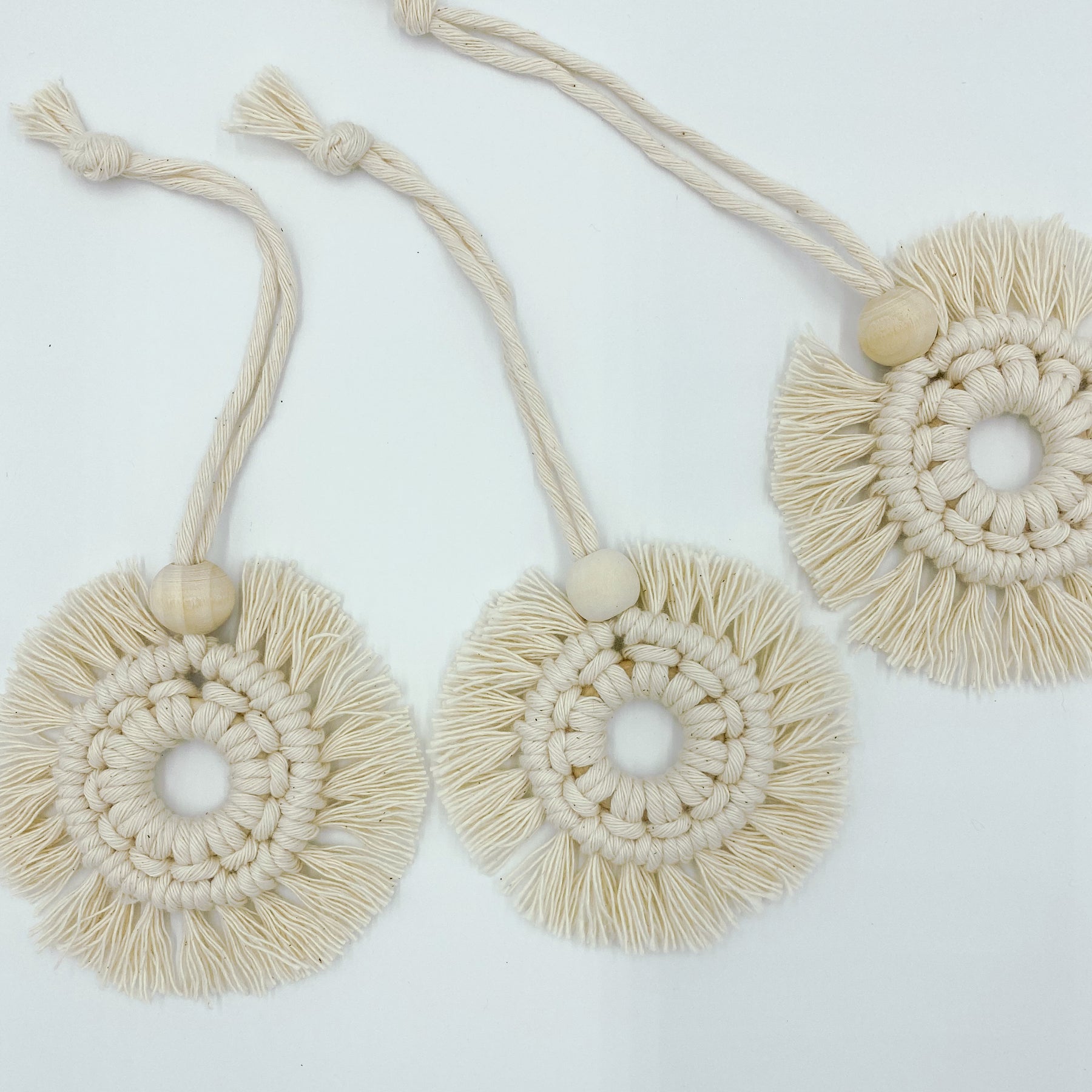 Macrame Christmas wreath ornament - Set of 3