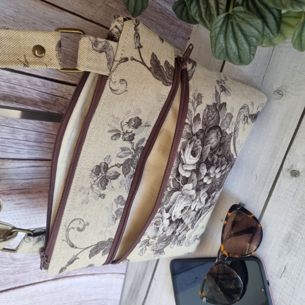 Zipped crossbody bag - Renaissance-style floral urn