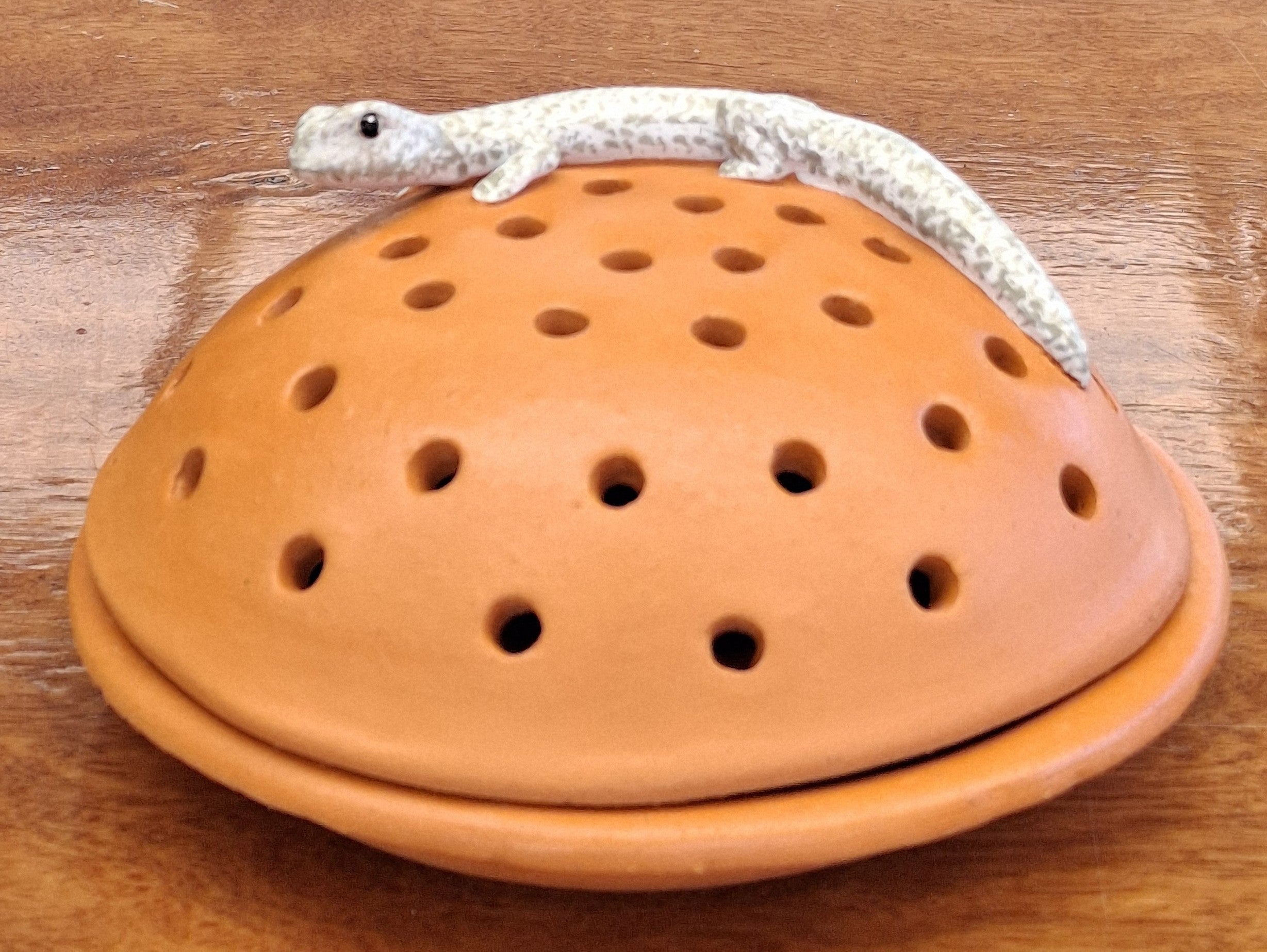 Mosquito Coil Holder with built in stand, Grey Gecko Design