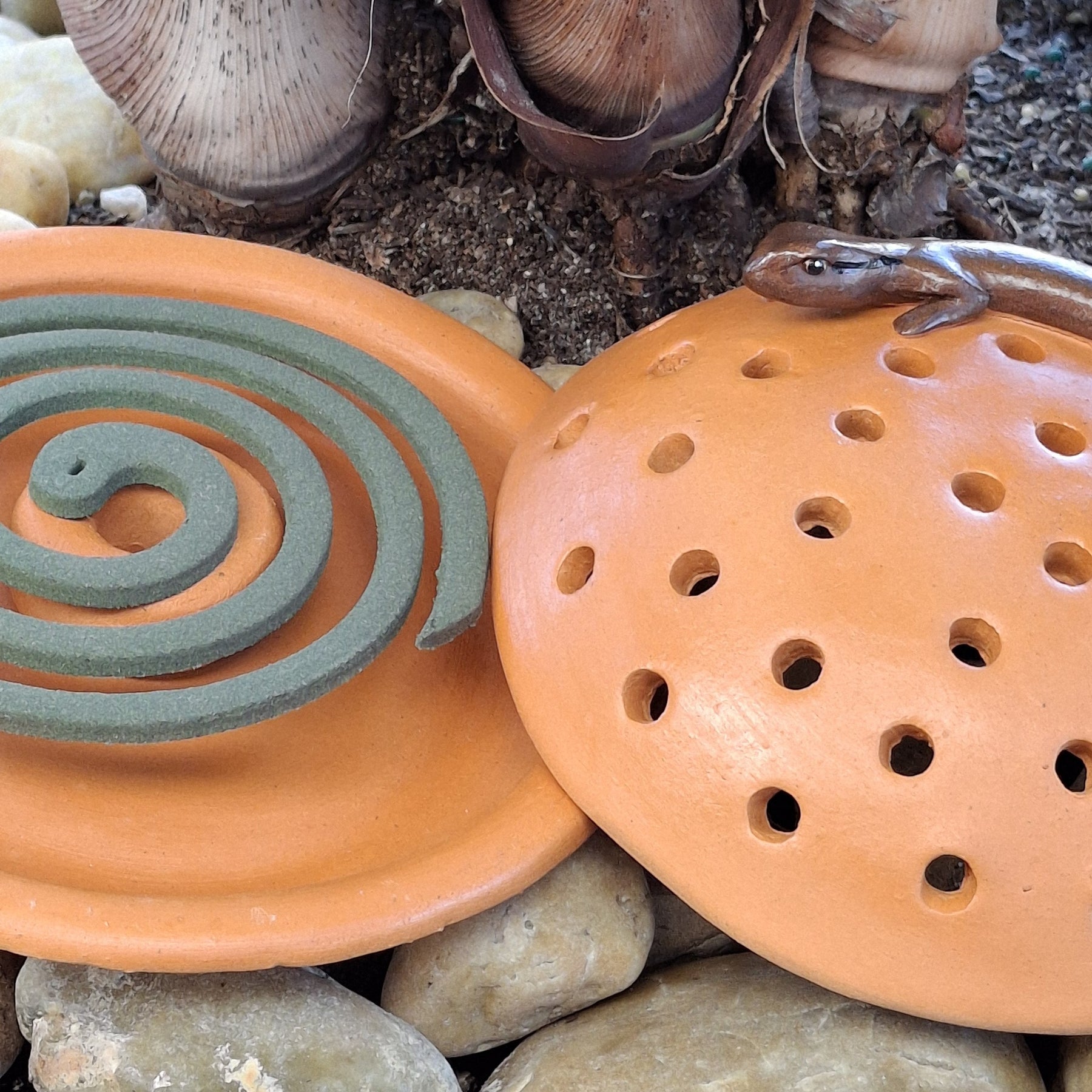 Mosquito Coil Holder with built in stand, Bronze Skink Design