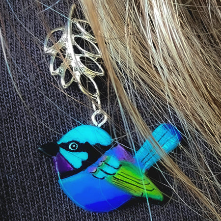 Fairy-wren bird brooch handpainted, handcarved