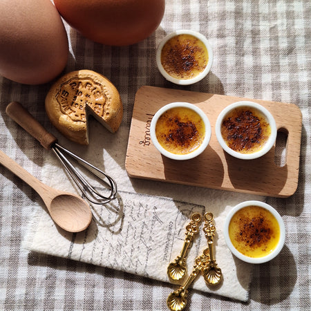 Crème brûlée with spoon - Oversize