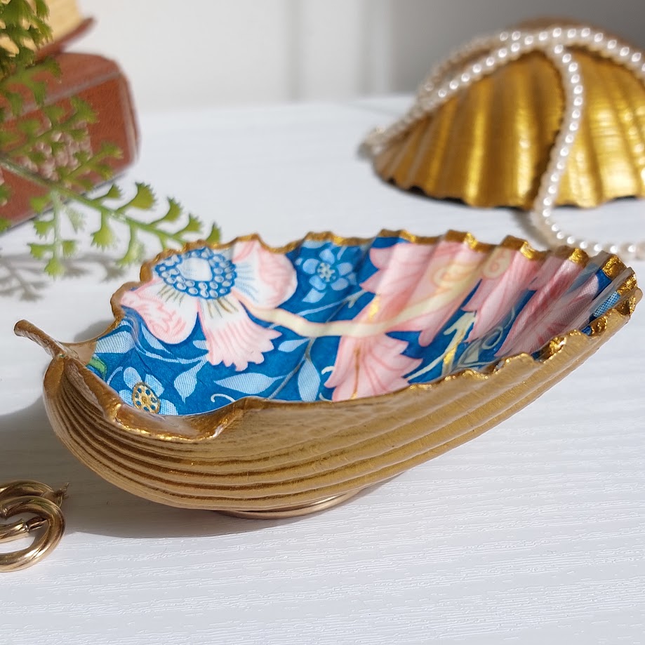 Real shell trinket dish William Morris anemone design