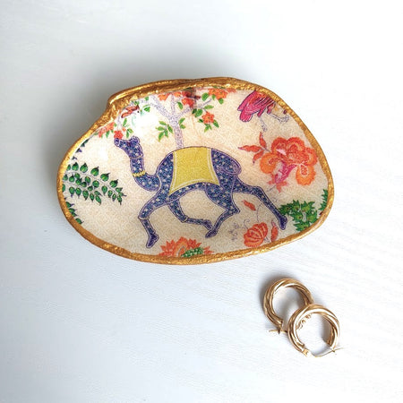 Real pipi shell little ring dish, exotic camel