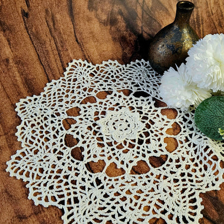 ✨ Handmade Silk Crochet Doily – 28 cm Luxury Lace Table Décor ✨