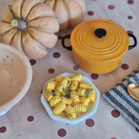 PASTA in Pumpkin Sauce, 1:6 scale