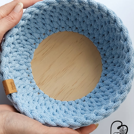 Medium size basket with wooden bottom