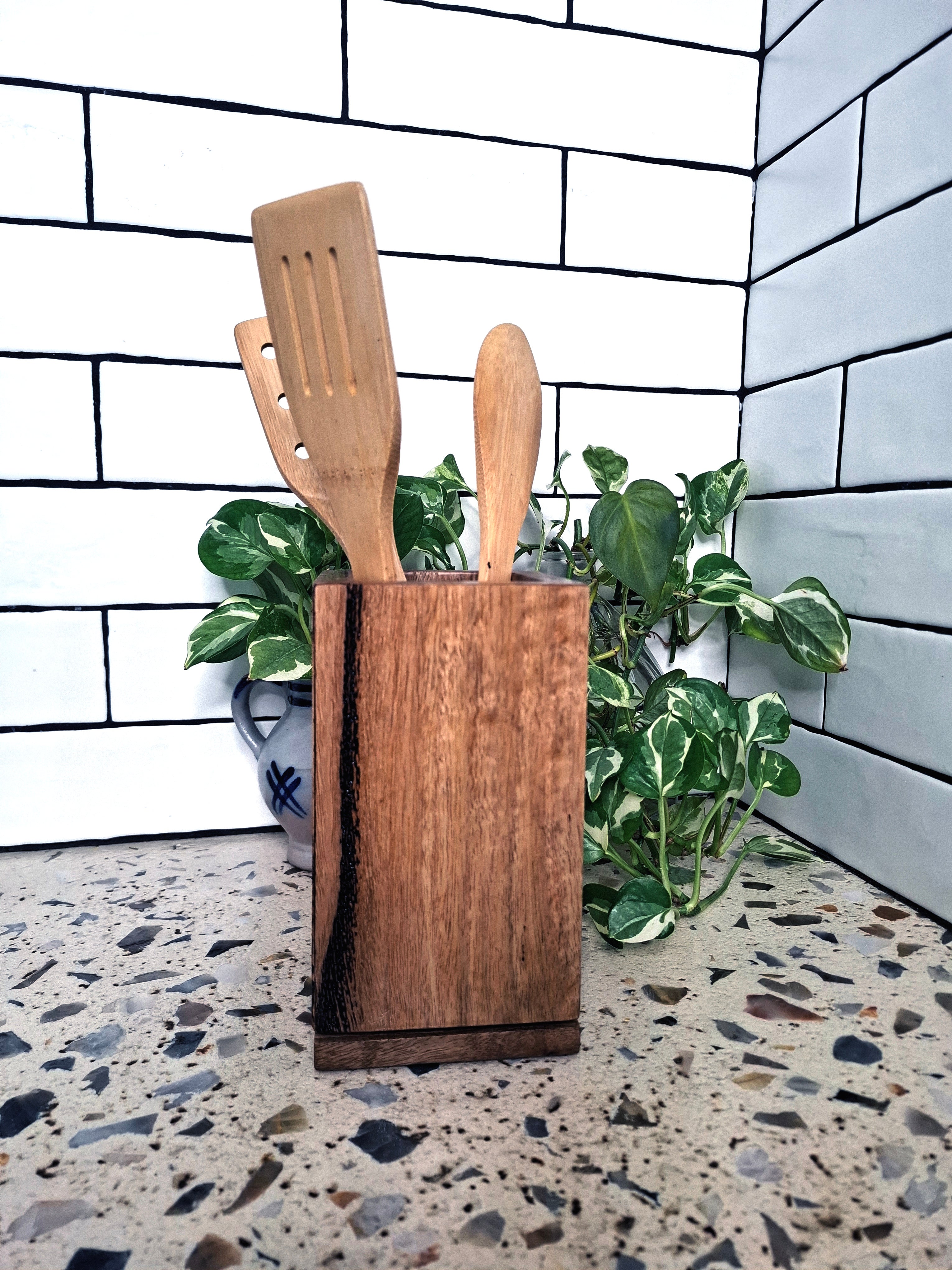 Rotating Magnetic Knife Block and Utensil Holder