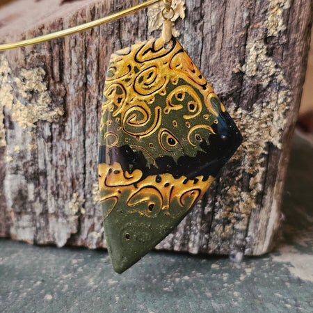 GOLDEN CURRENTS - POLYMER CLAY CHOKER PENDANT