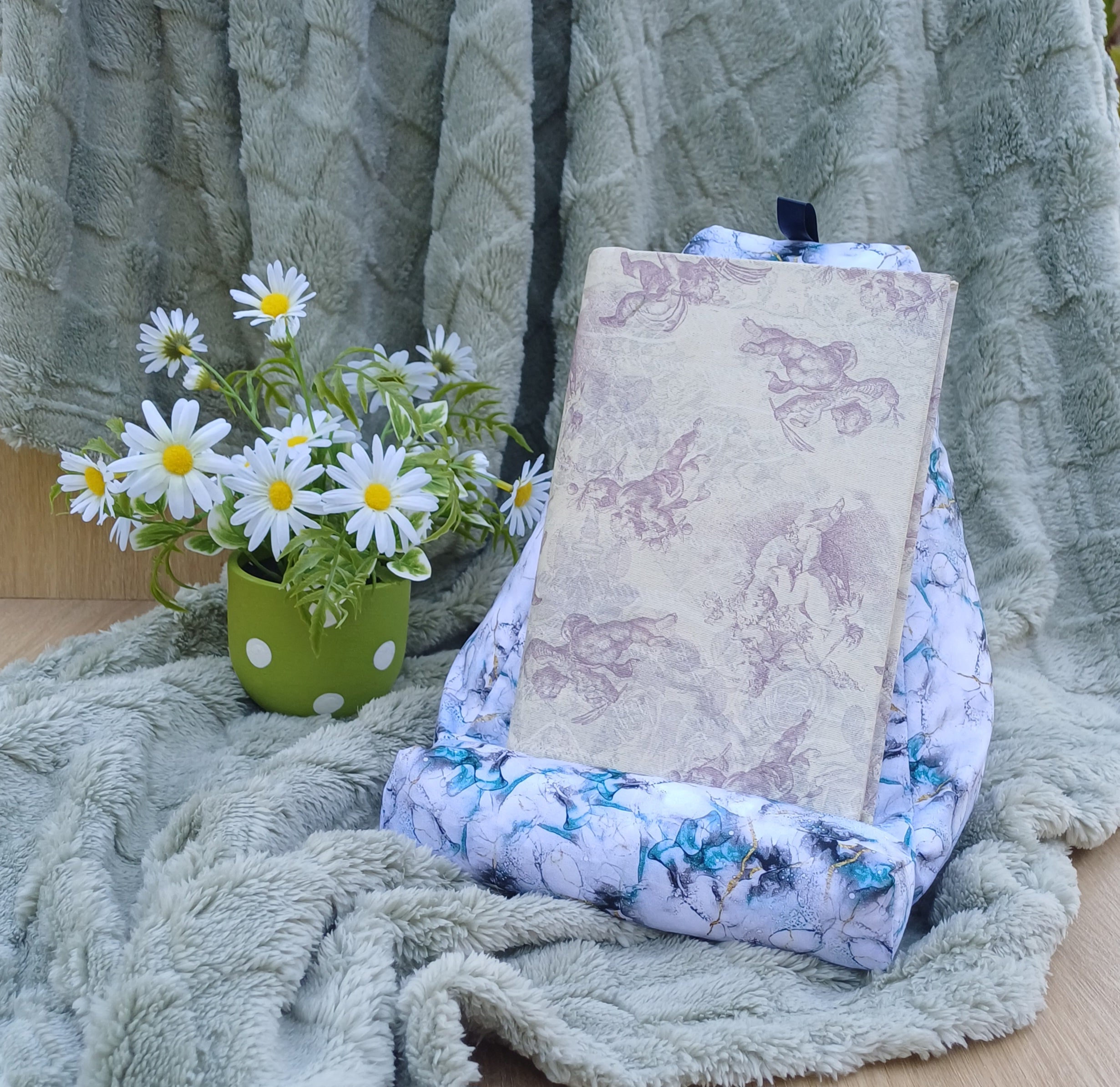 Marbled Design Pillow Stand to suit Book and Tablet