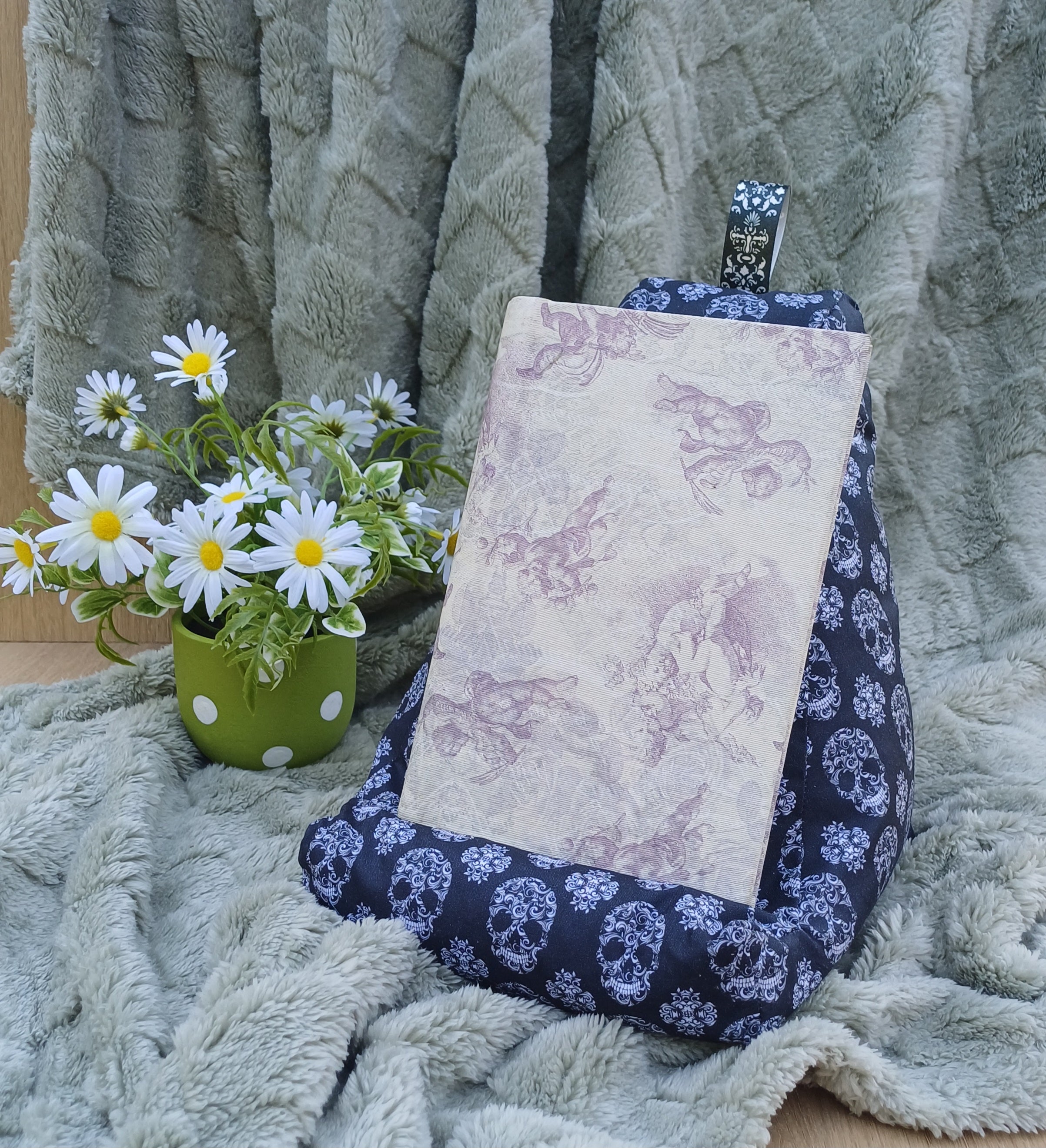 Skull Design Pillow Stand to suit Book and Tablet