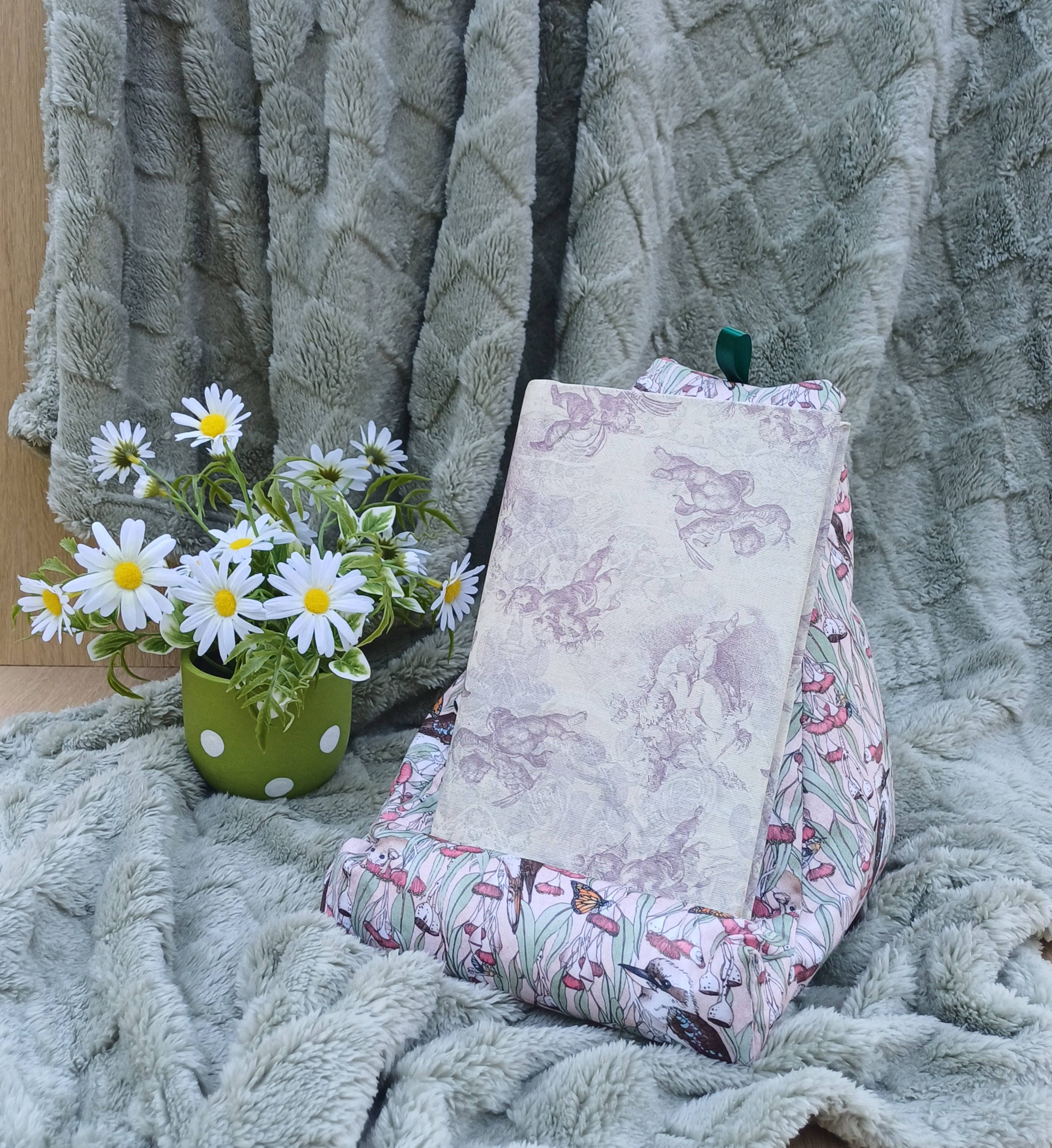 Kookaburra Design Pillow Stand to suit Book and Tablet