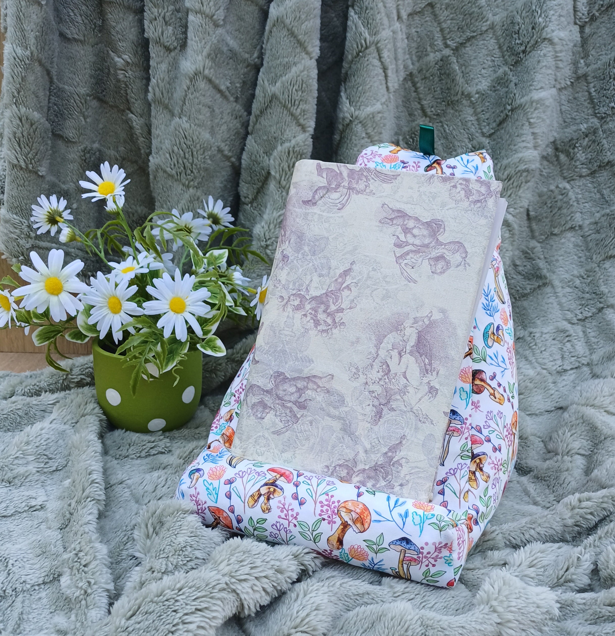 Mushroom Design Pillow Stand to suit Book and Tablet