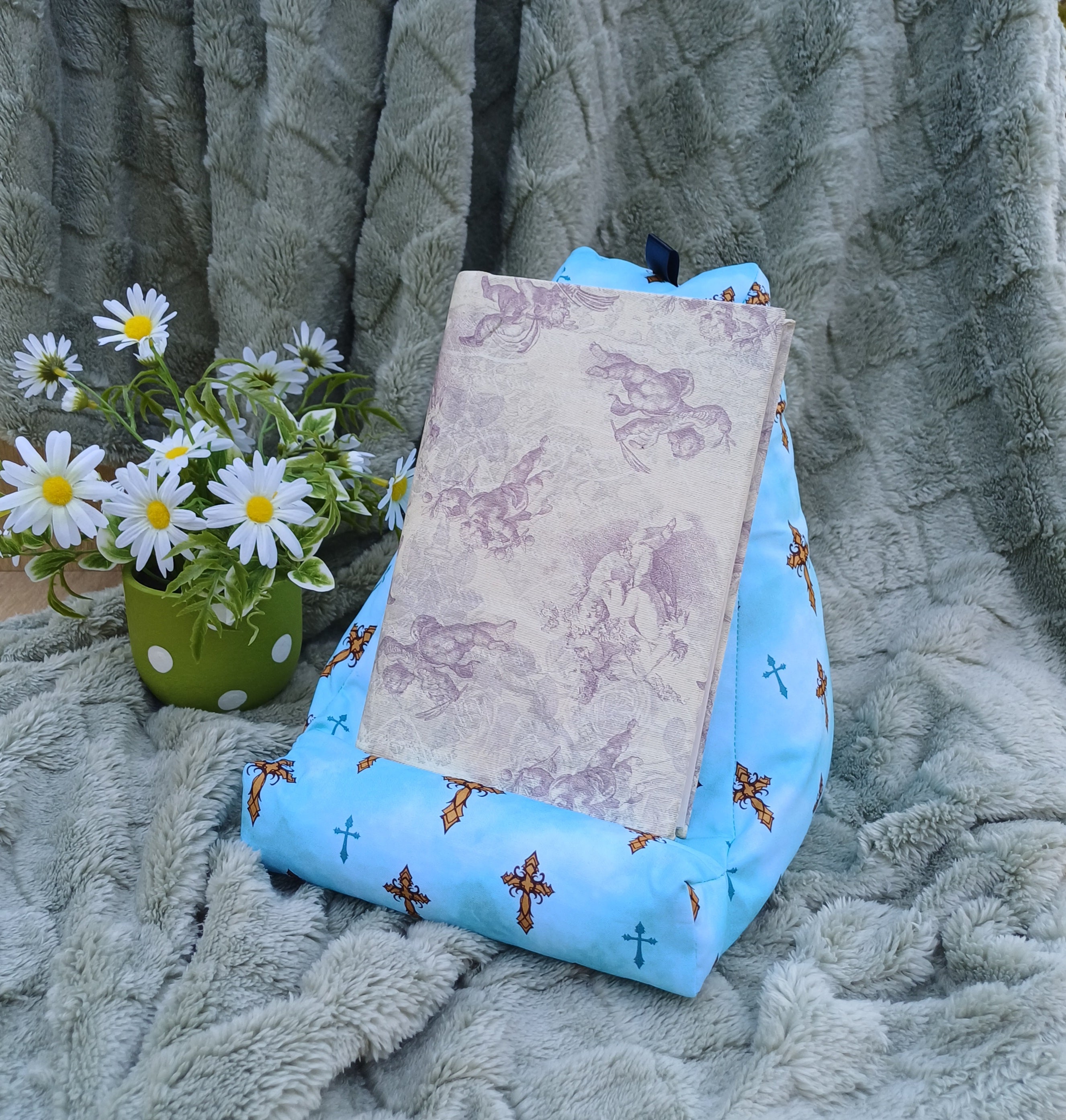 Cross Design Pillow Stand to suit Book and Tablet