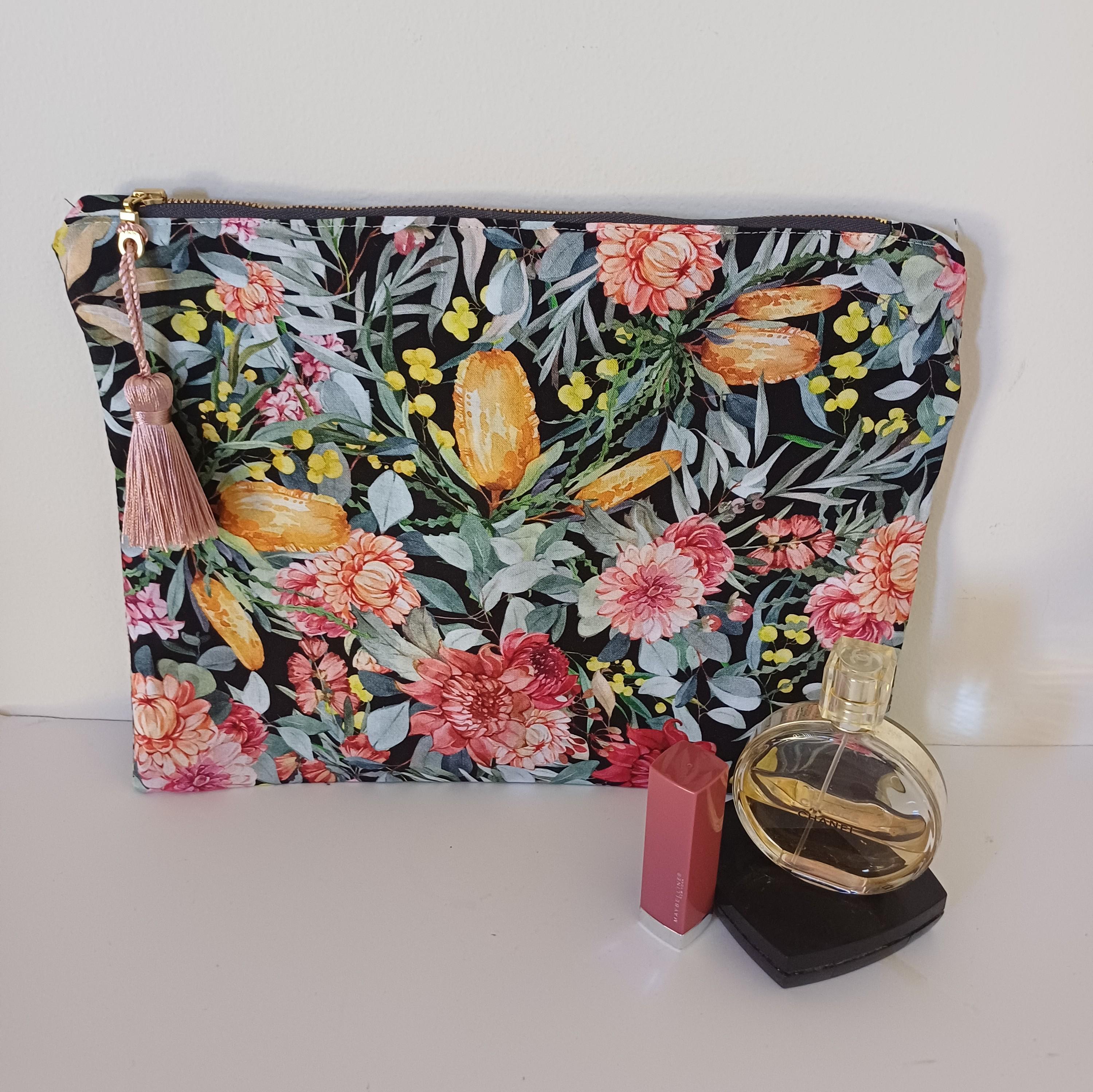 Australiana - Toiletry Bag - Water Resistant Lining - 30cm x 23cm