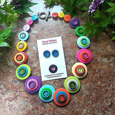 Button necklace and earrings - Round and Round