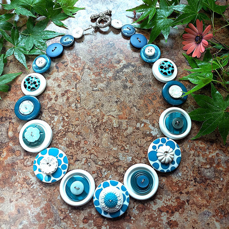 Blue bubbles necklace